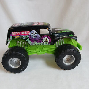 Hot Wheels Monster Jam Grave Digger Truck 1:64 Scale